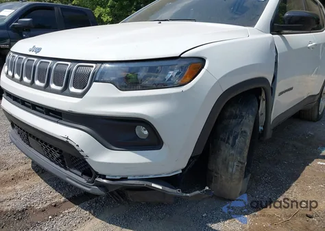 2022 Jeep Compass Latitude 4X4 z USA, uszkodzony, nr VIN 3C4NJDBB0NT152878